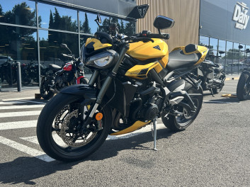 TRIUMPH STREET TRIPLE 765 RS COSMIC YELLOW