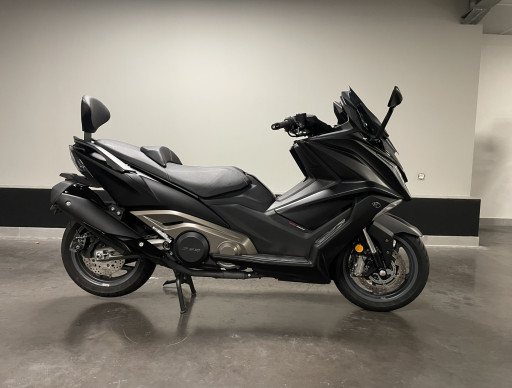 KYMCO AK 550