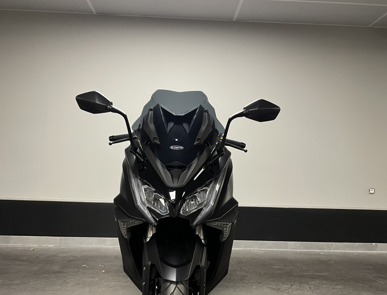 KYMCO AK 550