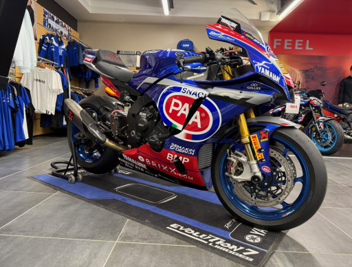 YAMAHA R1 TOPRAK REPLICA NEUVE  RACE