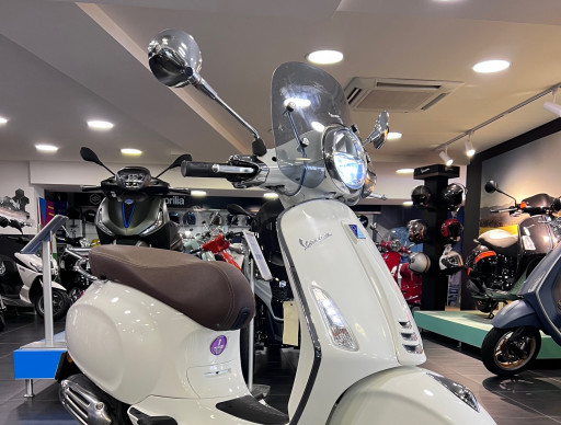 VESPA PRIMAVERA 125