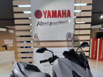 YAMAHA XMAX 125