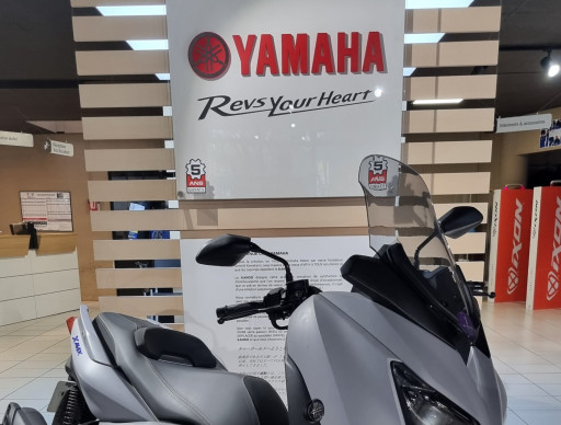 YAMAHA XMAX 125