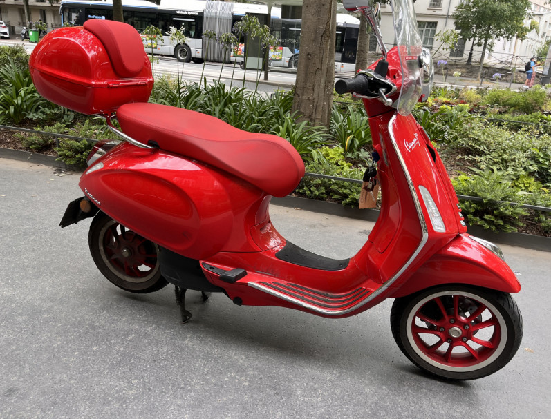 VESPA PRIMAVERA ELETTRICA 70 RED 9 777 KMS GARANTIE 6 MOiS LIVRAISON DANS TOUTE LA FRANCE