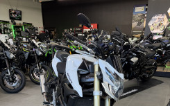SUZUKI GSR 750