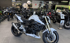 SUZUKI GSR 750