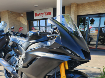 YAMAHA YZF-R6 RACE NON HOMOLOGUE PAS DE CARTE GRISE CIRCUIT