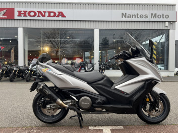 KYMCO AK 550