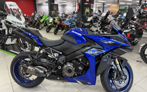 SUZUKI GSX-S 1000 GT AKRAPOVIC