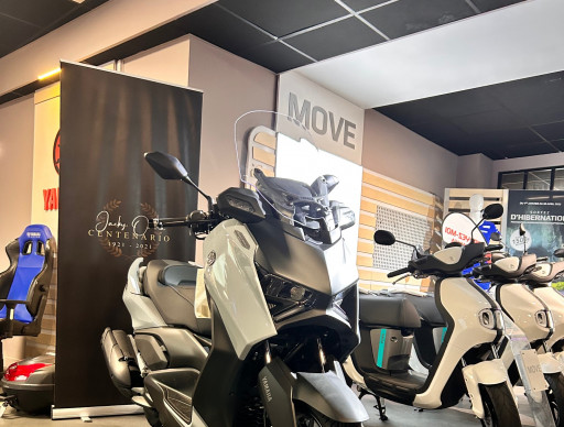 YAMAHA XMAX 125 TECH MAX CERAMIC GREY