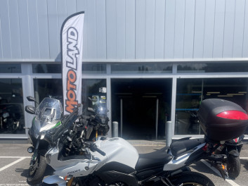 YAMAHA Fz8 