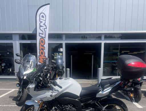 YAMAHA Fz8 