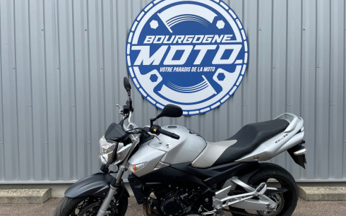 SUZUKI GSR 600