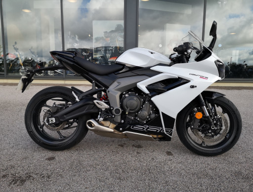TRIUMPH DAYTONA 660