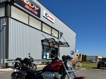 HARLEY-DAVIDSON SPORTSTER 883