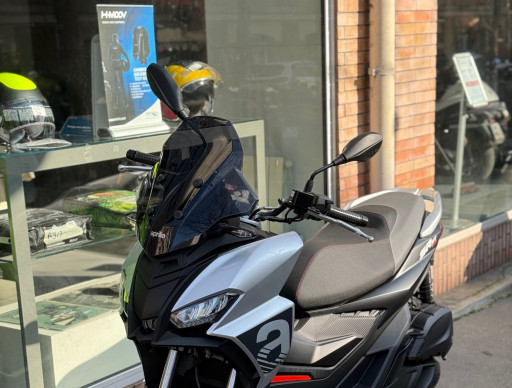 APRILIA SR GT 125 GARANTIE 5 ANS NEUF LIVRAISON POSSIBLE