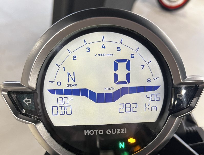 MOTO GUZZI V9 BOBBER