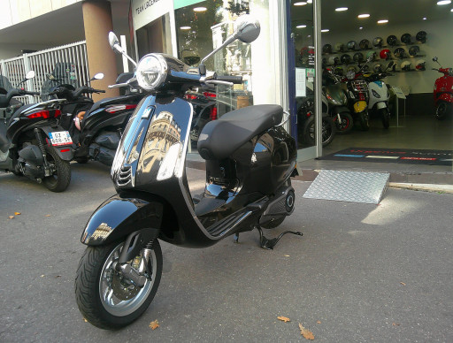 VESPA PRIMAVERA ELECTRICA  45 2025