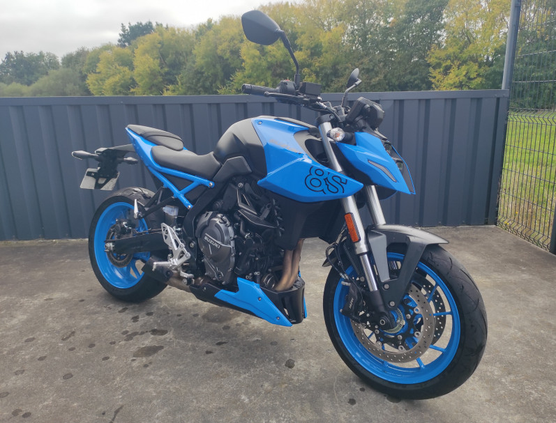 SUZUKI GSX-8S A2