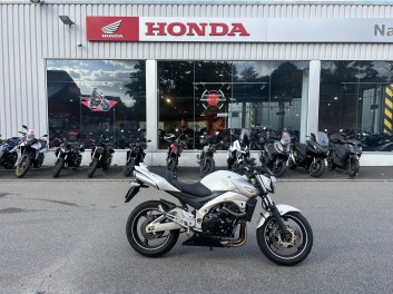 SUZUKI GSR600