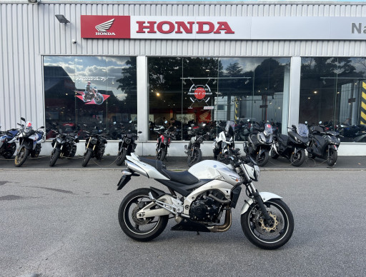 SUZUKI GSR600