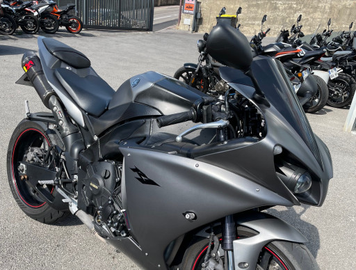 YAMAHA YZF-R1