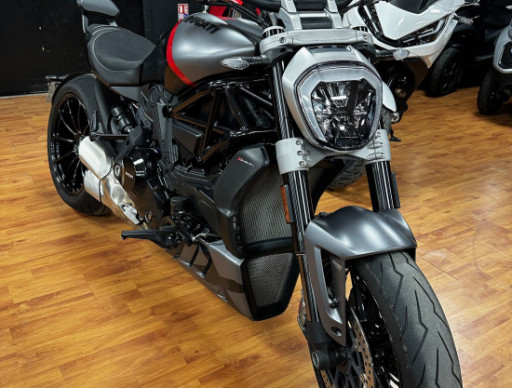 DUCATI X DIAVEL S BLACK STAR