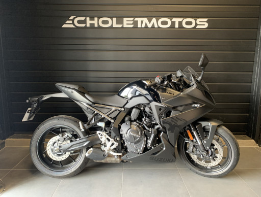 SUZUKI GSX-8R