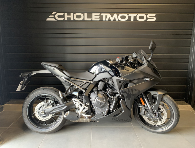SUZUKI GSX-8R