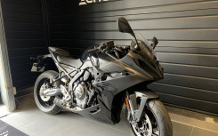 SUZUKI GSX-8R