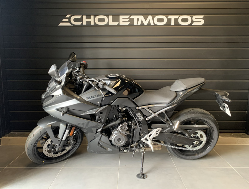 SUZUKI GSX-8R