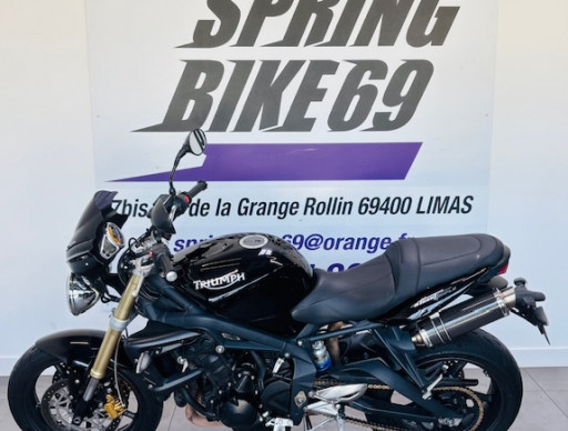 TRIUMPH STREET TRIPLE 675