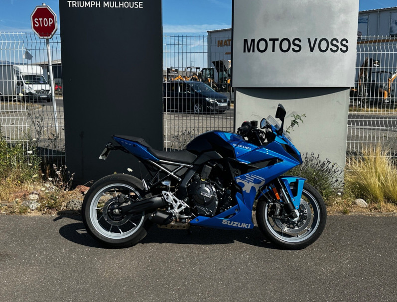 SUZUKI GSX-8R