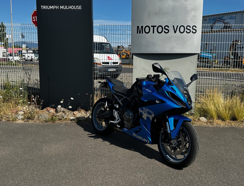 SUZUKI GSX-8R