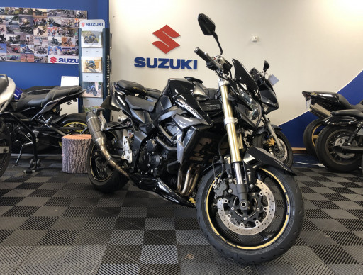 SUZUKI GSR 750