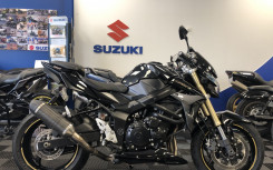 SUZUKI GSR 750