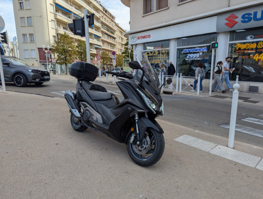 KYMCO AK 550
