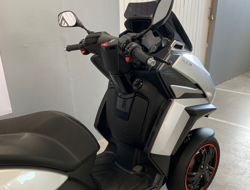 PEUGEOT METROPOLIS 400