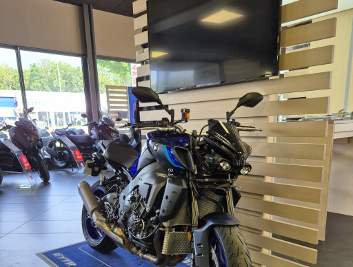 YAMAHA MT-10