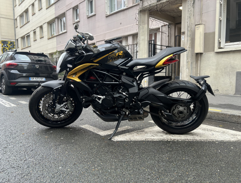 MV AGUSTA BRUTALE 800 RR ABS GARANTIE 48 MOIS NOIR BRILLANT TRES BON ETAT CRIT