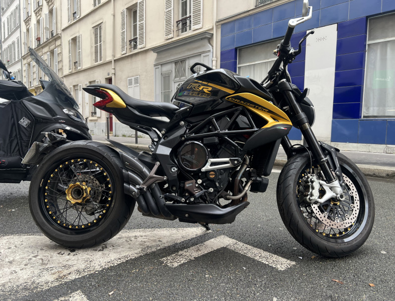 MV AGUSTA BRUTALE 800 RR ABS GARANTIE 48 MOIS NOIR BRILLANT TRES BON ETAT CRIT