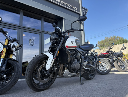 TRIUMPH TRIDENT 660