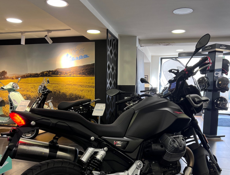 MOTO GUZZI V85 TT 850 STRADA