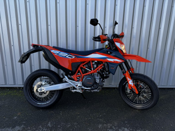 KTM 690 SMC R 2024 - 696kms