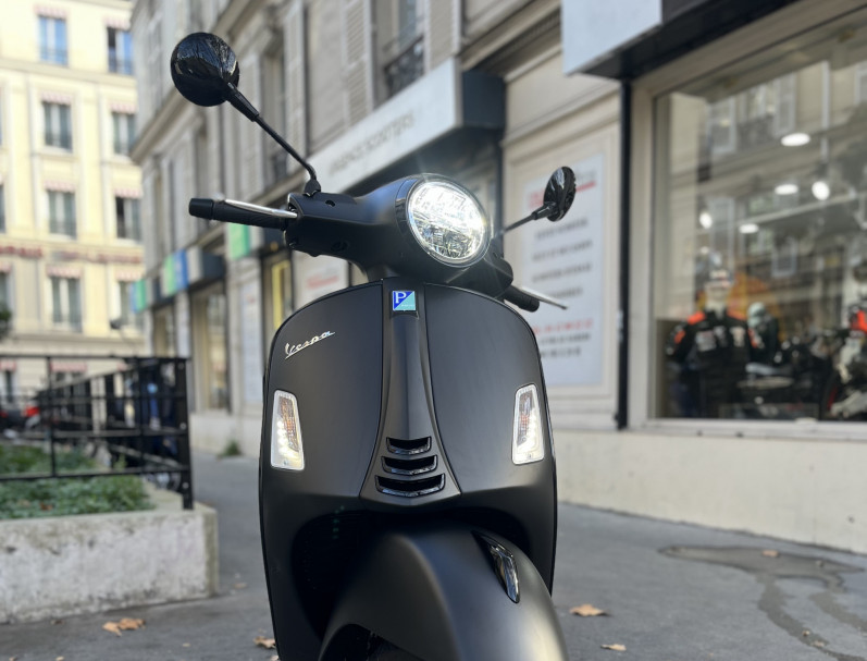 VESPA GTS 125 SUPER NOTTE NOIR MAT ABS - 1ER MAIN