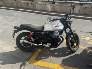MOTO GUZZI V7 STONE