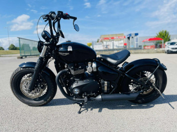 TRIUMPH Bonneville Bobber Black 1200