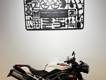 TRIUMPH SPEED TRIPLE 1050 RS