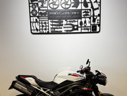 TRIUMPH SPEED TRIPLE 1050 RS