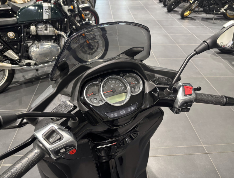 PIAGGIO MP3 300 YOURBAN/ Garantie 